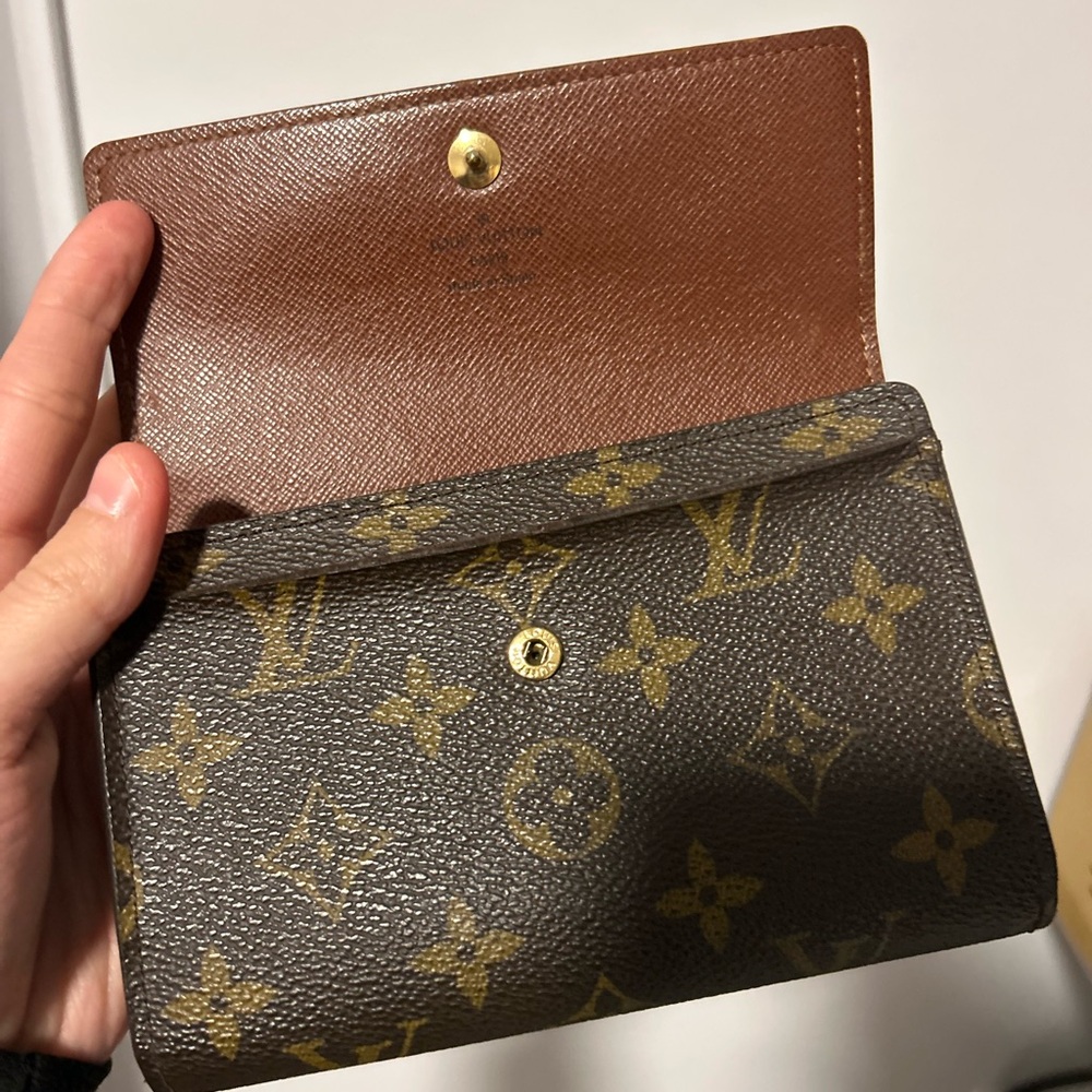 SOLD Louis Vuitton Alexandra Trifold Wallet - Picture 5 of 14